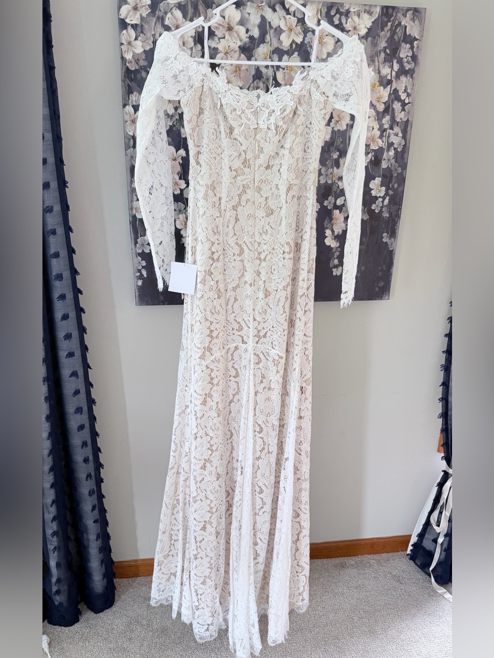 Lulu's White Off-the-Shoulder Lace Long Sleeve Wedding Dress Small Hailey Bieber - Picture 8 of 10